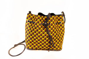 Sac seau bandoulière en wax noir jaune rouge